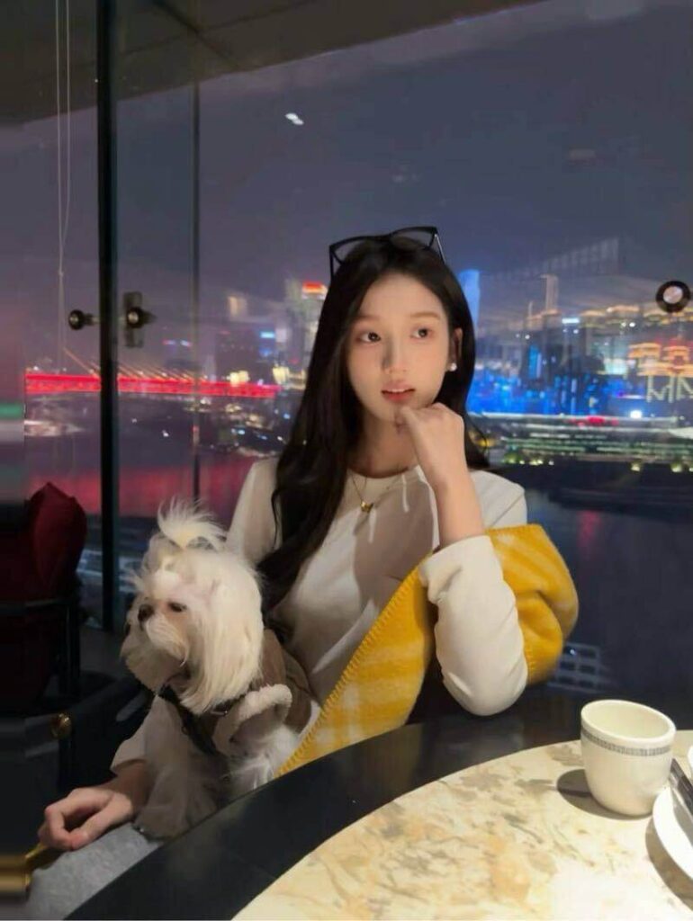 elegant singapore escort model profile 2025